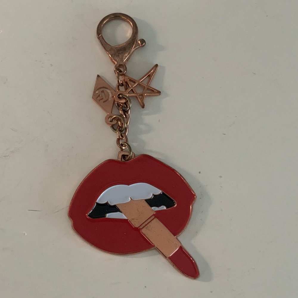 Charlotte Tilbury clip